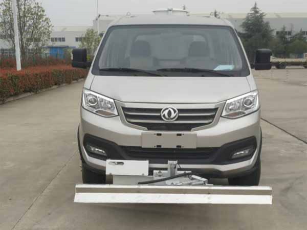 東風(fēng)純電動路面養(yǎng)護(hù)車